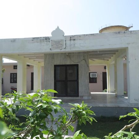 Radha Madhav Ashram Vrindāvan Eksteriør bilde