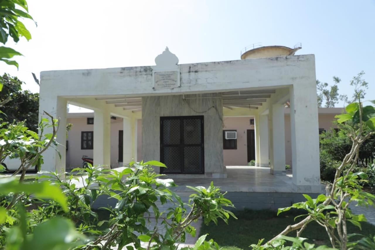 Radha Madhav Ashram Vrindāvan Eksteriør bilde