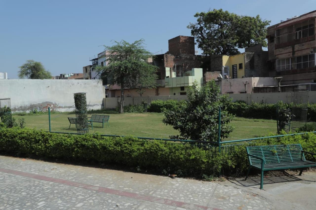 Radha Madhav Ashram Vrindāvan Eksteriør bilde